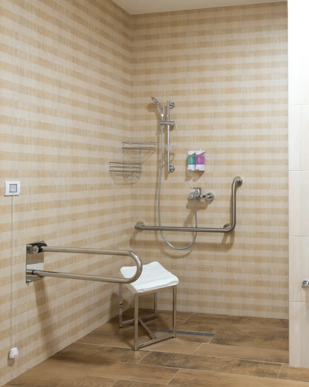 moyen auxiliaire douche senior, barre d'appui douche, siège douche, aide à domicile